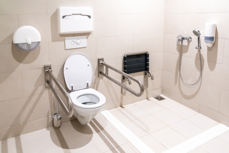 Prysznic dla osoby niepełnosprawnej – jak zaplanować remont?